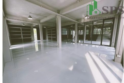 Building for rent in Ratchada, 1.5 kilometers from MRT Lat Phrao (SPSAM1178) 12