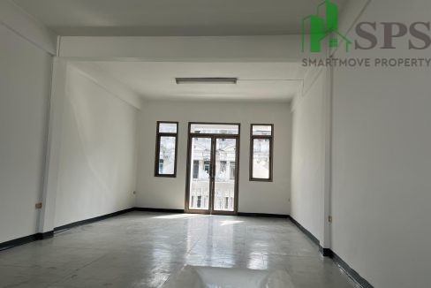 Commercial building for rent located in Soi Sukhumvit 63 (SPSAM1088) 10