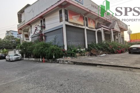 Land and buildings for rent, next to the main road, Sukhumvit, Electricity Intersection (SPSAM1101) 01