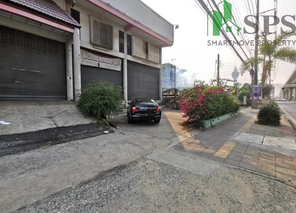 Land and buildings for rent, next to the main road, Sukhumvit, Electricity Intersection (SPSAM1101) 02