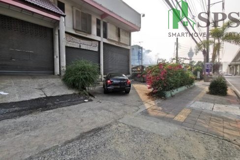 Land and buildings for rent, next to the main road, Sukhumvit, Electricity Intersection (SPSAM1101) 02