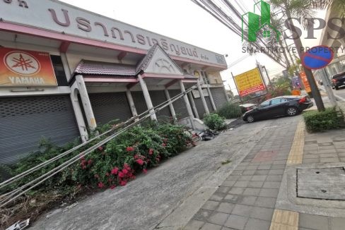 Land and buildings for rent, next to the main road, Sukhumvit, Electricity Intersection (SPSAM1101) 03
