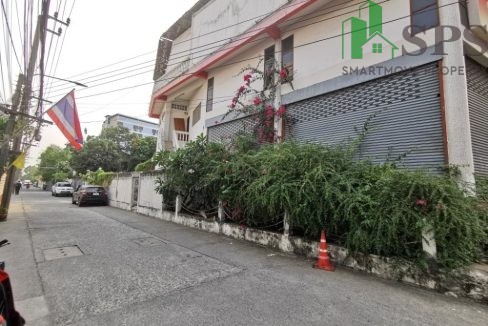 Land and buildings for rent, next to the main road, Sukhumvit, Electricity Intersection (SPSAM1101) 04
