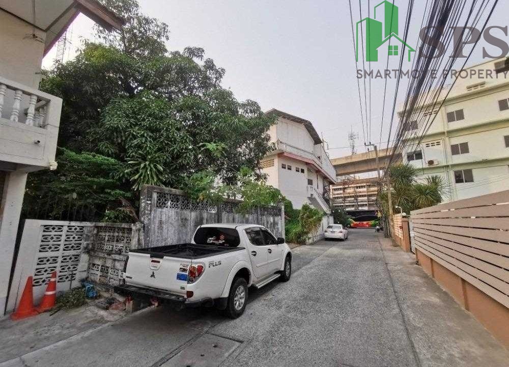 Land and buildings for rent, next to the main road, Sukhumvit, Electricity Intersection (SPSAM1101) 05