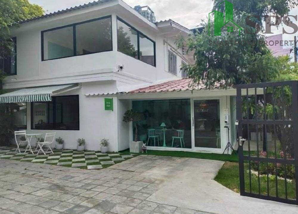 Single house for rent, city center zone, near BTS Saphan Khwai (SPSAM1170) 01