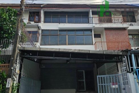 Townhome for rent located in Soi Sukhumvit 56 (SPSAM1111) 01