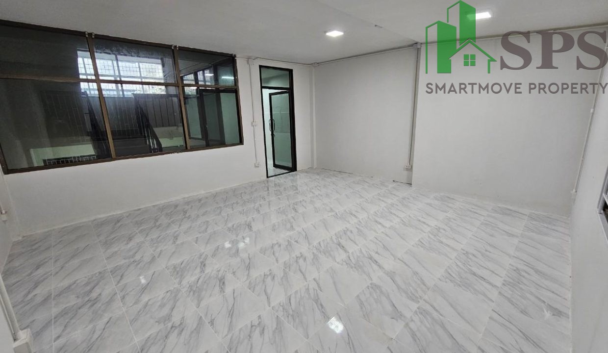 Townhome for rent located in Soi Sukhumvit 56 (SPSAM1111) 11