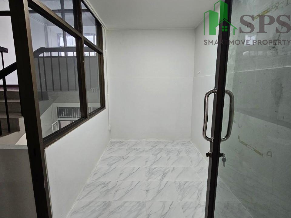 Townhome for rent located in Soi Sukhumvit 56 (SPSAM1111) 12