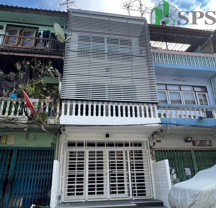 Commercial building for rent near BTS Bang Chak (SPSAM1289) 01