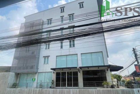 Commercial building for rent near Rama 9 and expressway (SPSAM1267) 01