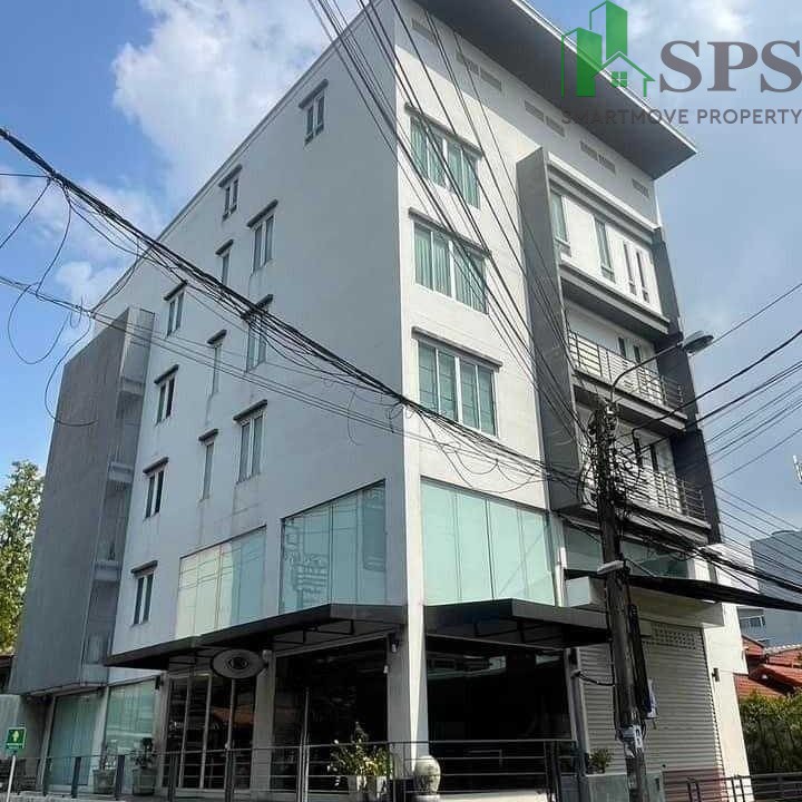 Commercial building for rent near Rama 9 and expressway (SPSAM1267) 02