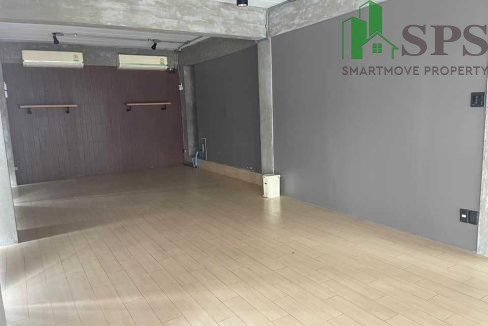 Commercial building for rent near Rama 9 and expressway (SPSAM1267) 11