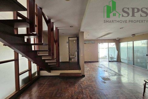 Detached house for rent at Soi Sathon 1 (SPSP525) 09