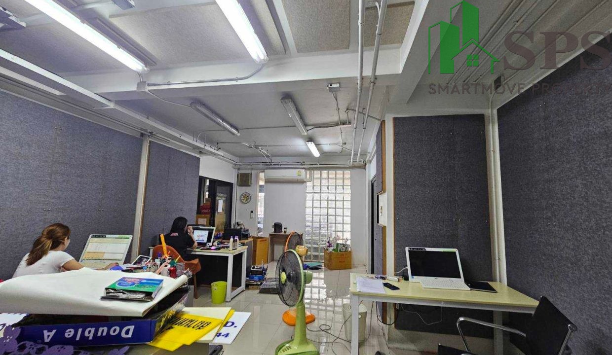Office space for rent at the MCOT intersection, Thaweemit Soi 6 (SPSAM1328) 05