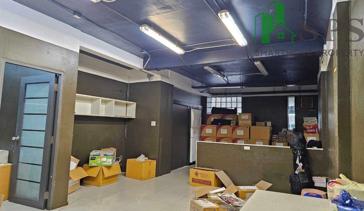 Office space for rent at the MCOT intersection, Thaweemit Soi 6 (SPSAM1328) 07