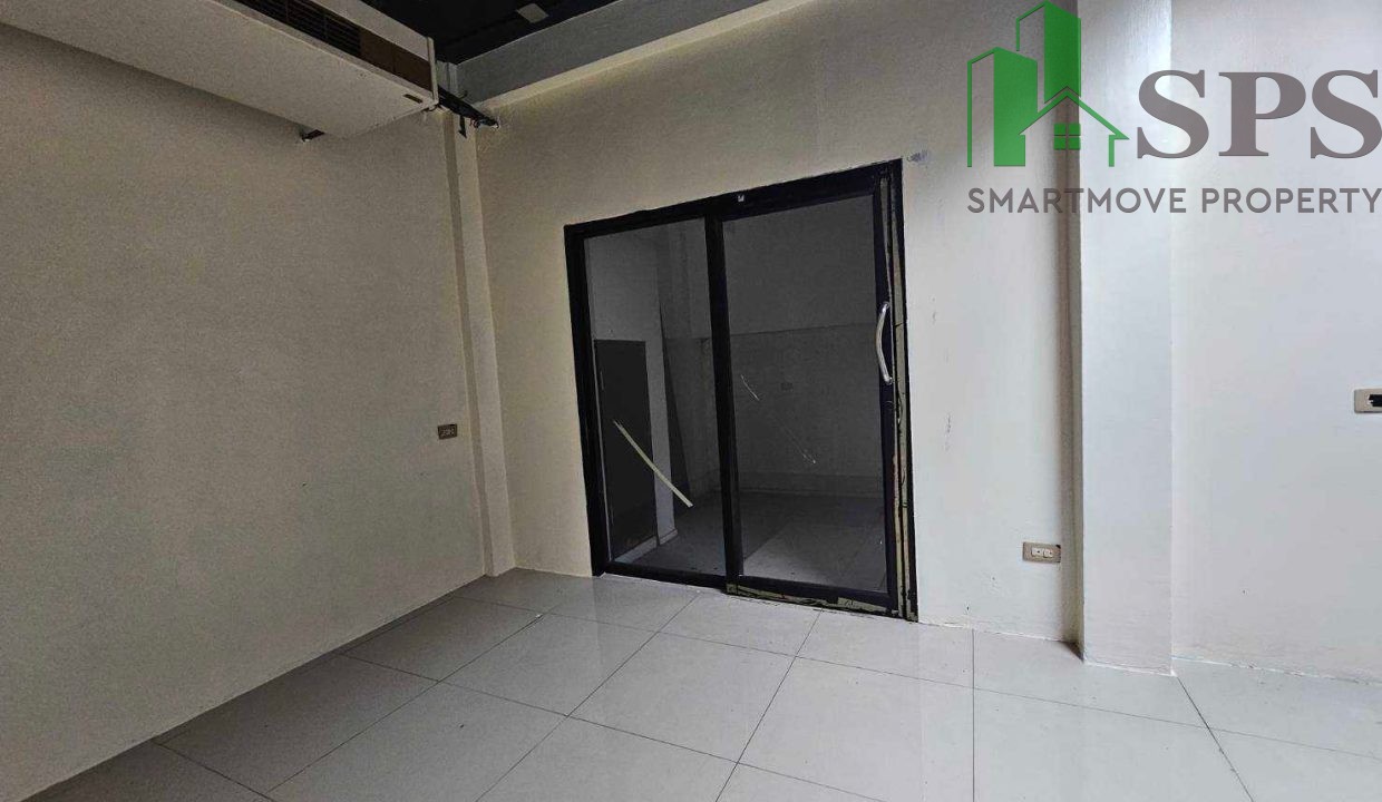 Office space for rent at the MCOT intersection, Thaweemit Soi 6 (SPSAM1328) 08