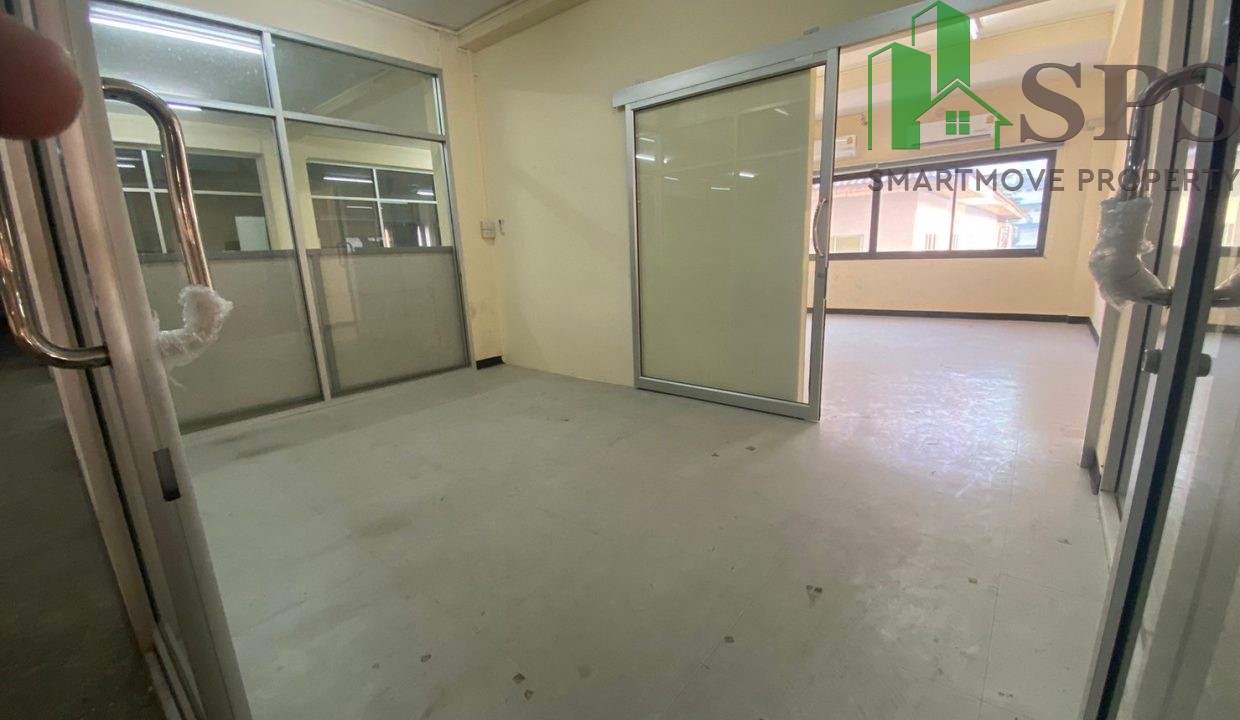 Office space for rent near BTS Bang Chak (SPSAM1245) 02
