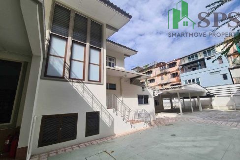 Single house for rent near BTS Phra Khanong (SPSAM1247) 02