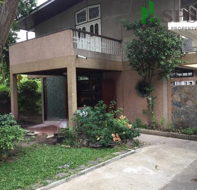 Single house for rent near BTS Ekkamai (SPSAM1423) 03
