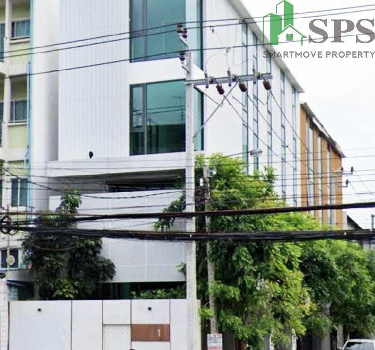 Commercial building modern style for rent located in Pattanakarn ( SPSEVE063 ) 01