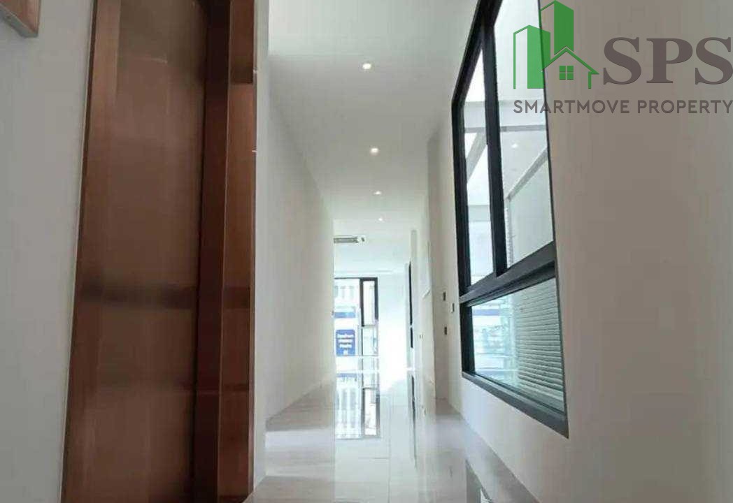 Commercial building modern style for rent located in Pattanakarn ( SPSEVE063 ) 09