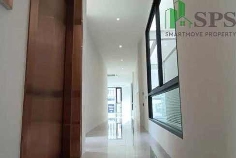 Commercial building modern style for rent located in Pattanakarn ( SPSEVE063 ) 09