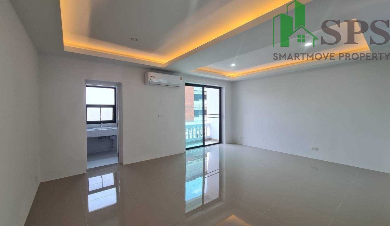 Home office in Phrakanong for rent ( SPSEVE021) 13