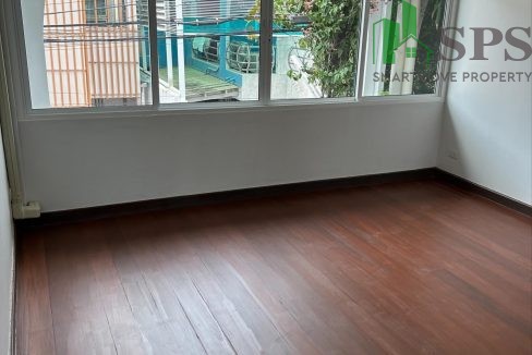 House for rent Unfurnished Locatated in Sukhumvit 63 near BTS Ekkamai sutiable for cafe or home office ( SPSEVE009 ) 15