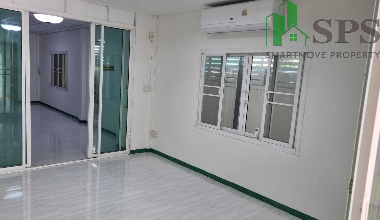 House for rent near BTS Punnawithi ( SPSEVE026 ) 08