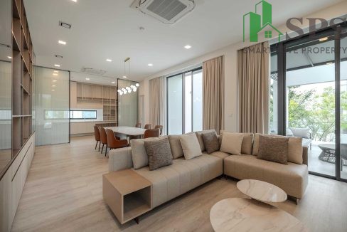 Luxury townhome Vive Krungthep Kreetha beautifully decorated ready to move in ( SPSEVE036 ) 02