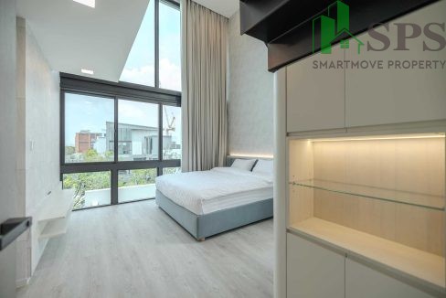 Luxury townhome Vive Krungthep Kreetha beautifully decorated ready to move in ( SPSEVE036 ) 04