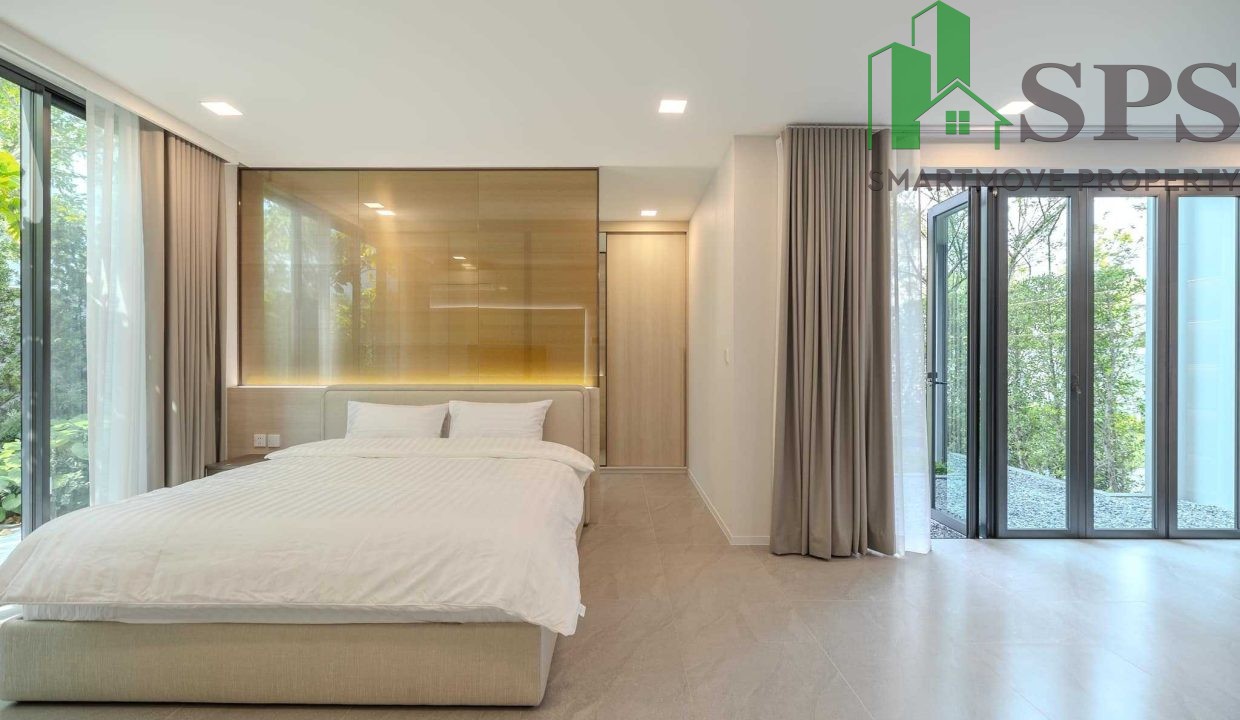 Luxury townhome Vive Krungthep Kreetha beautifully decorated ready to move in ( SPSEVE036 ) 05