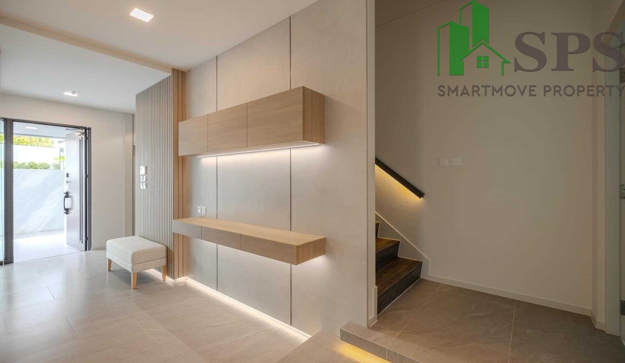 Luxury townhome Vive Krungthep Kreetha beautifully decorated ready to move in ( SPSEVE036 ) 10