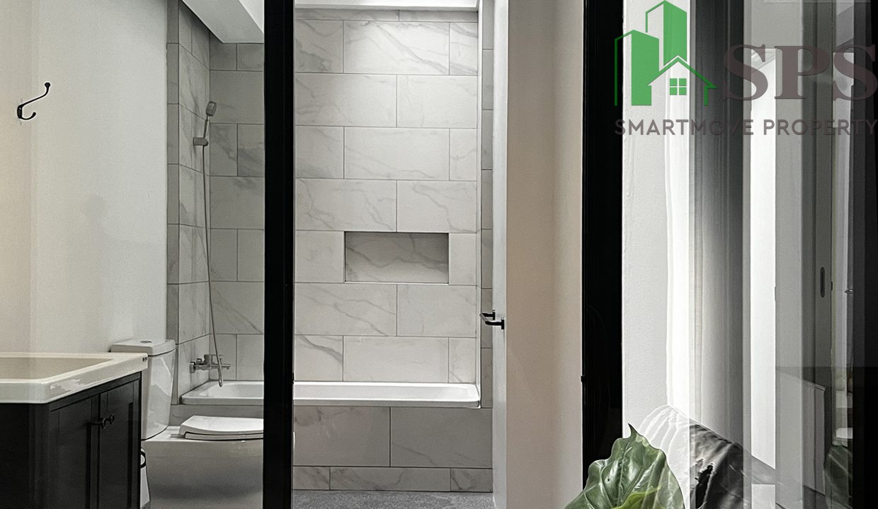 Master Bathroom_Lo_0