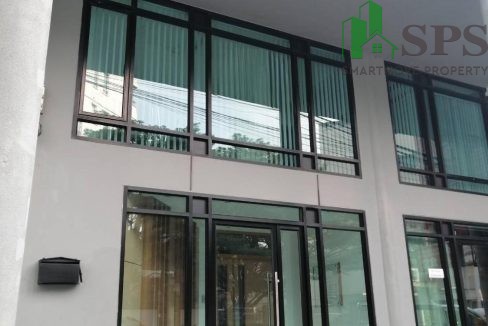 Office space for rent near BTS Phra Khanong (SPSAM1519) 01