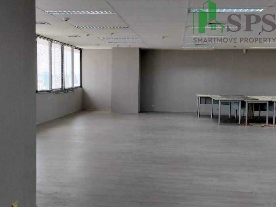 FOR SALE and RENT Office Near MRT Lumpini Station and Khlong Toei Station (SPSYG51) (3)