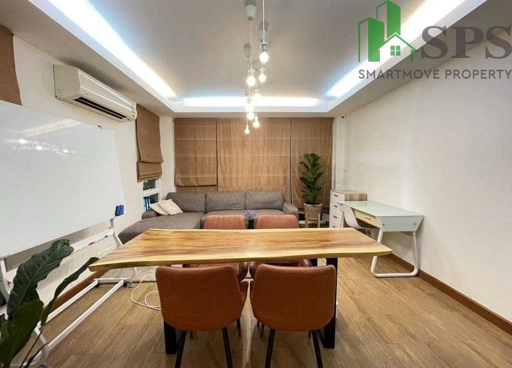 Townhouse for rent near MRT Ratchada ( SPSEVE093 ) 02